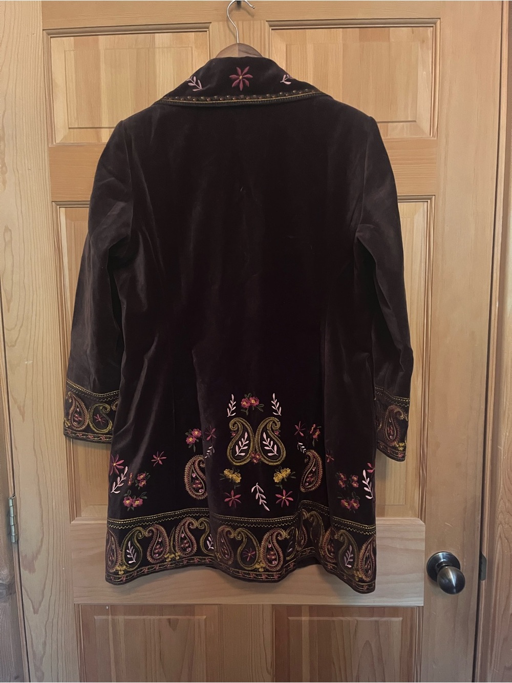 Retro Brown Velvet Coat with Paisley Embroidery - Picture 3 of 5